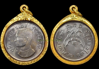 เหรียญบาทหลังพญาครุฑขวัญถุง หลวงปู่ทิม  วัดละหารไร่ ปลุกเสก ปี 2517 ตอกโค๊ตนะชินบัญชร สวยๆเลี่ยมทอง องค์ที่ 2