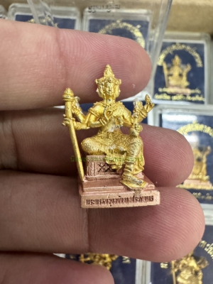รูปหล่อ  พระพรหม เนื้อ 3 k ปี 2554   มี50 องค์