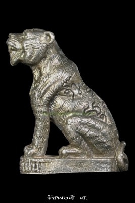 เสือมหาอำนาจรุ่นเสาร์ 5 หลวงพ่อเปิ่น วัดบางพระ จังหวัดนครปฐม ปี2536 เนื้อเงิน