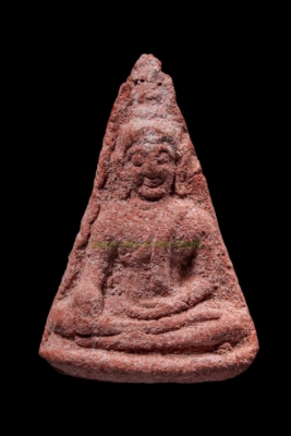 พระนางพญาคงสวัสดีฉลองอายุ 84 ปี หลวงพ่อคง วัดวังสรรพรส จังหวัดจันทบุรี ปี2530 พิมพ์ตัดชิด เนื้อแดงผงว่านสบู่เลือด