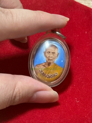 ล๊อคเก็ต หลวงพ่อทบ หลังแม่ปฐวีธาตุ